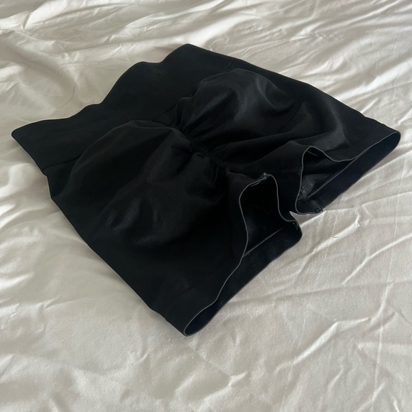 BRAND NEW scrunch butt black biker shorts - Picture 3 of 8